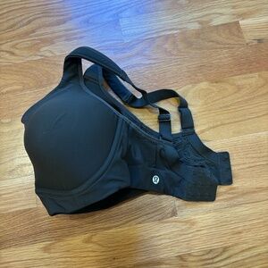 Like New Women's Lululemon Sports Bra Size 34DDD
